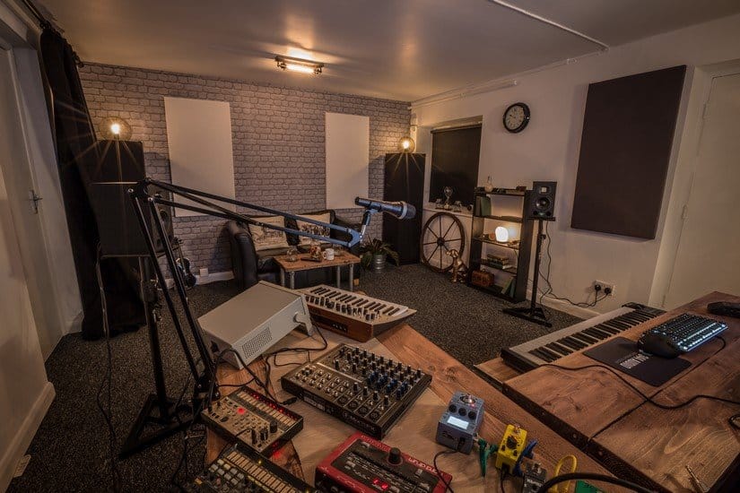 An overview of the backside of the studio