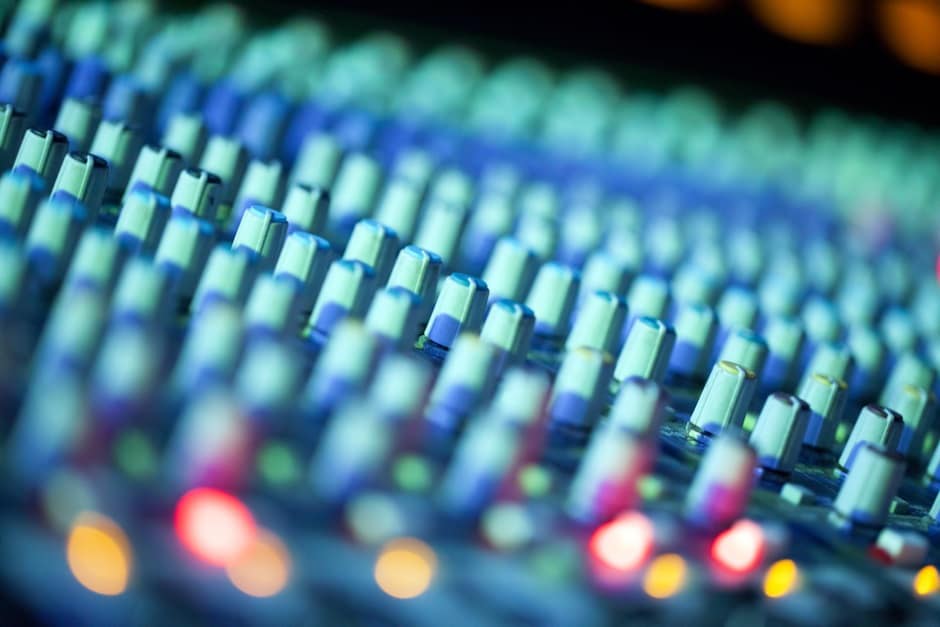 10 Creative Ideas For Sound Effects Creation With The NoInput Mixer