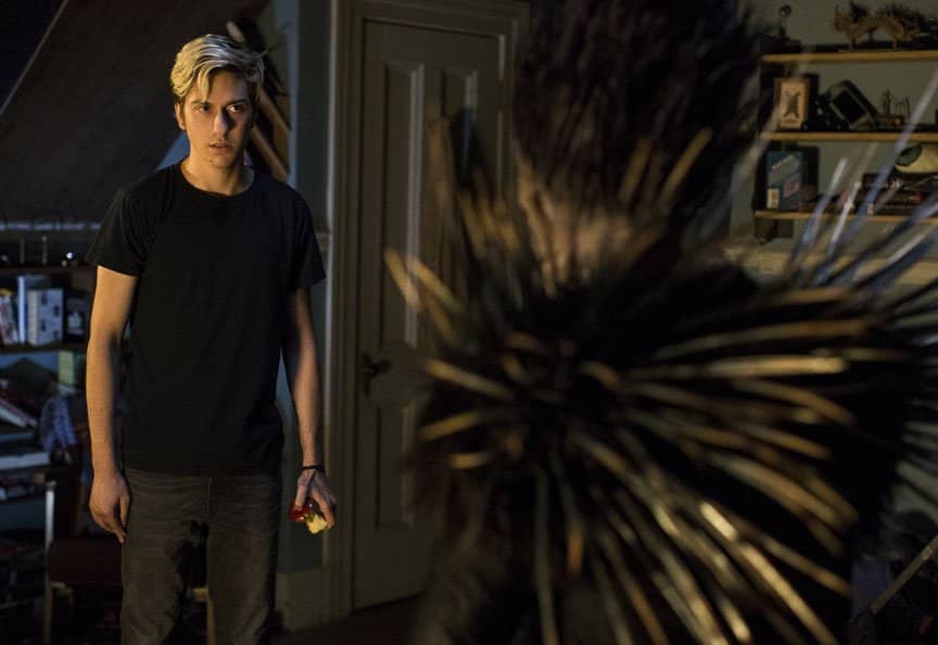 Light and Ryuk meet in a dark room